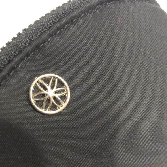 Gaiam essentials 2pack black duo wristlet with black silver wrist strap new - Picture 4 of 11